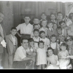 Devlet-tiyatrosu-arasinda-eski-Sumerbankta-cekilmis-bir-hatira-19.06.1955