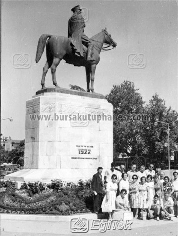 Atatürk Heykeli, 1962