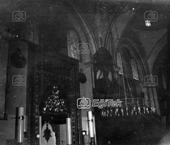 Ulu Cami içi gör, 1983