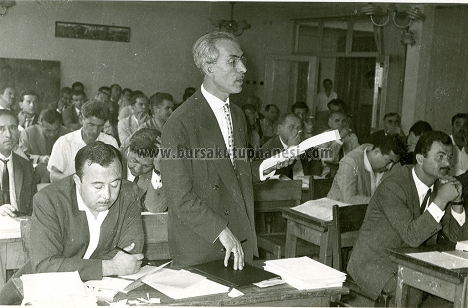 9-Adalet-Partisinin-1965te-ki-kurulus-calismalarindan-Kamil-Tolon-ve-Huseyin-Sungur