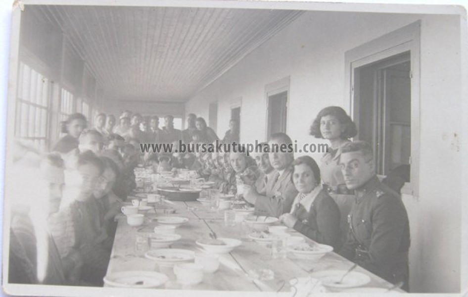 Uludağ Uçtepe açılışından sonra kutlama yemeği 1.11.1936 HAlevi resisi Av.Tevfik Aycan, Vali Şefik Soyer (Can San)